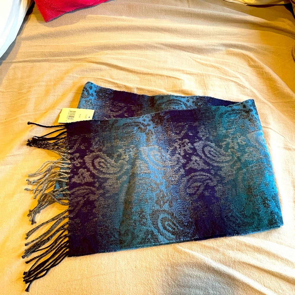 NWT scarf